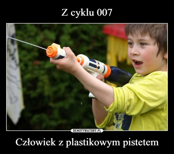 
    Z cyklu 007 Człowiek z plastikowym pistetem