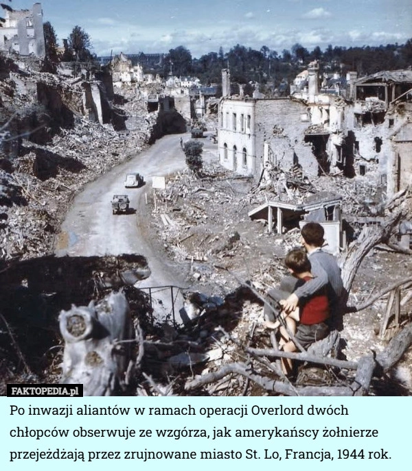 
    Po inwazji aliantów w ramach operacji Overlord dwóch chłopców obserwuje...