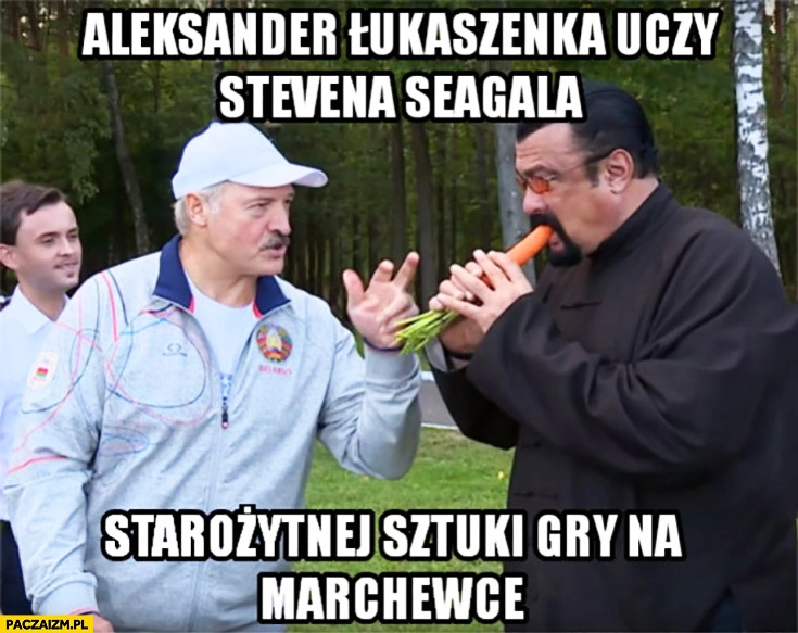 
    Łukaszenka uczy Stevena Seagala starożytnej sztuki gry na marchewce