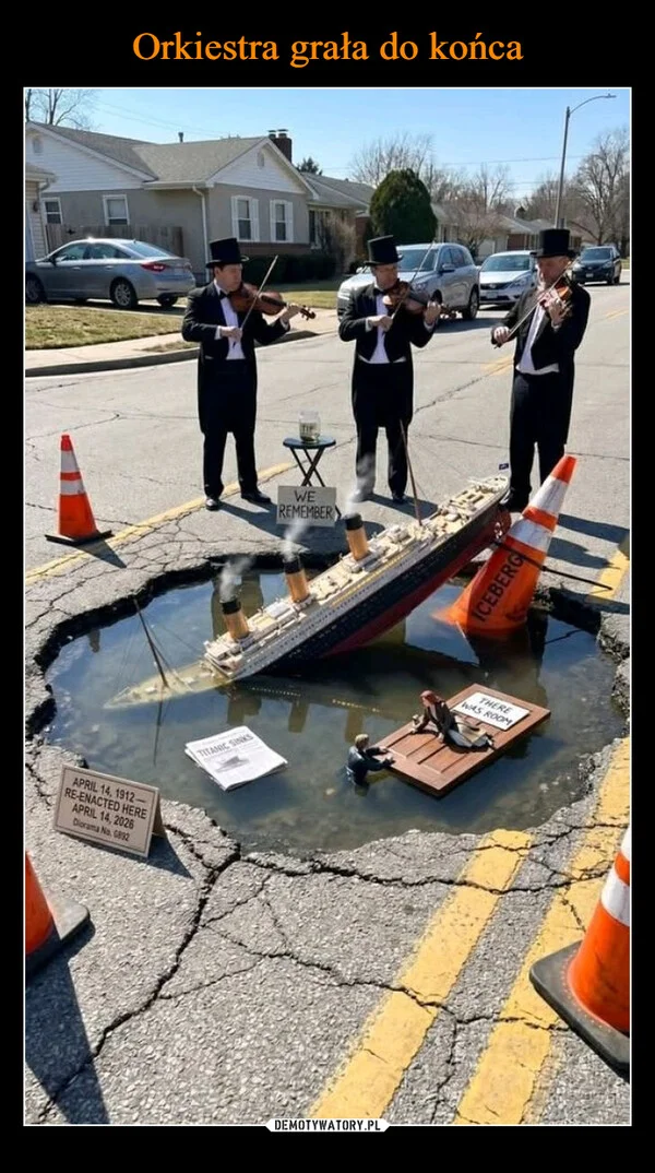 
    Orkiestra grała do końca