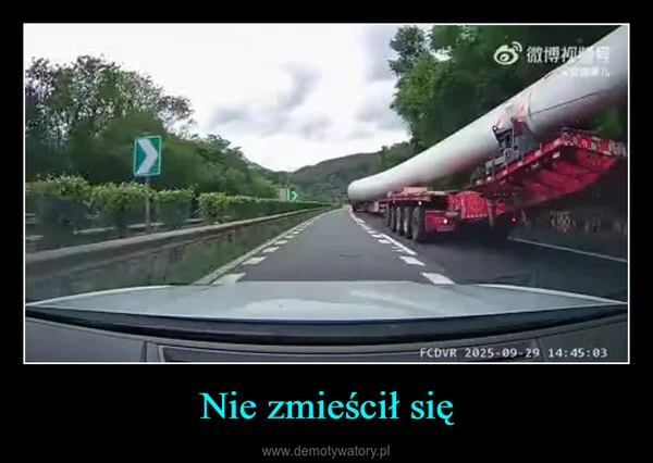 
    Nie zmieścił się