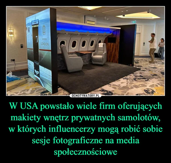
    W USA powstało wiele firm oferujących makiety wnętrz prywatnych samolotów, w których influencerzy mogą robić sobie sesje fotograficzne na media społecznościowe