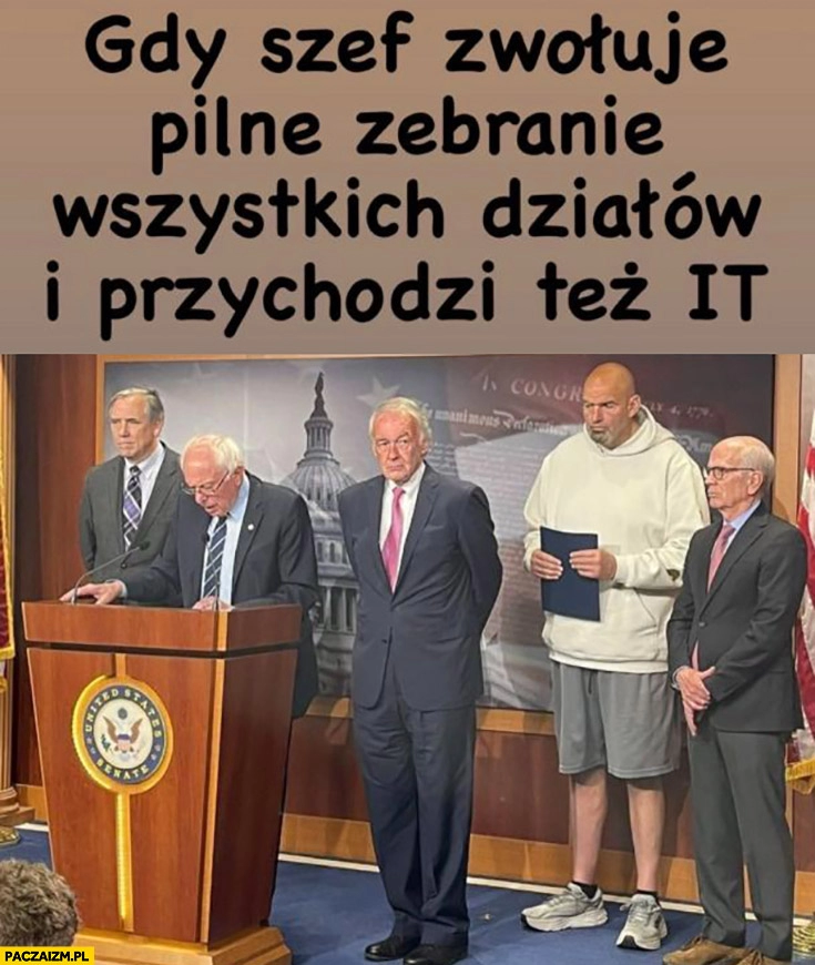 
    Gdy szef zwołuje pilne zebranie wszystkich działów i przychodzi tez IT w bluzie i szortach reszta w garniturze