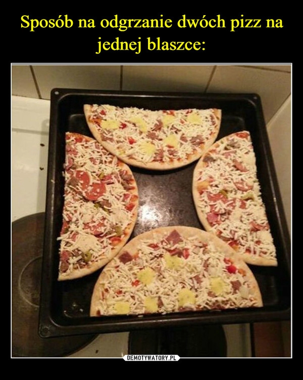 
    Sposób na odgrzanie dwóch pizz na jednej blaszce: