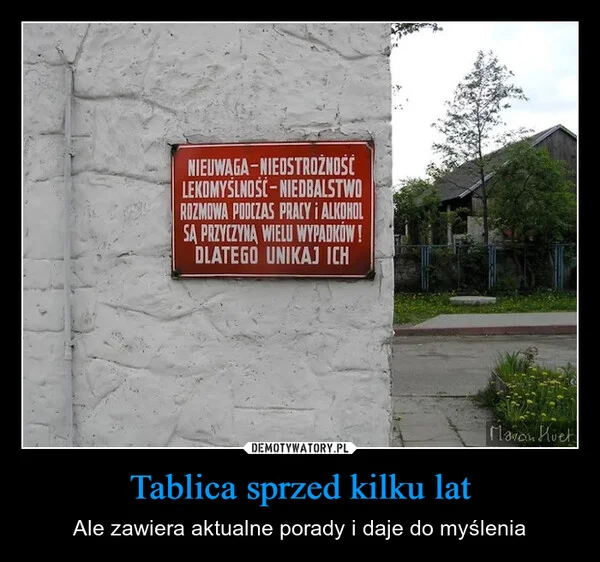 Tablica sprzed kilku lat