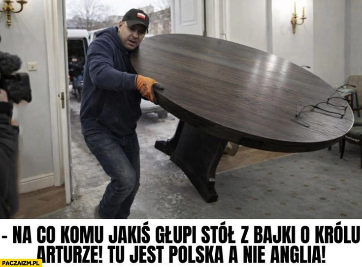 
    Nawrocki wynosi okrągły stół na co komu tu jest polska a nie Anglia