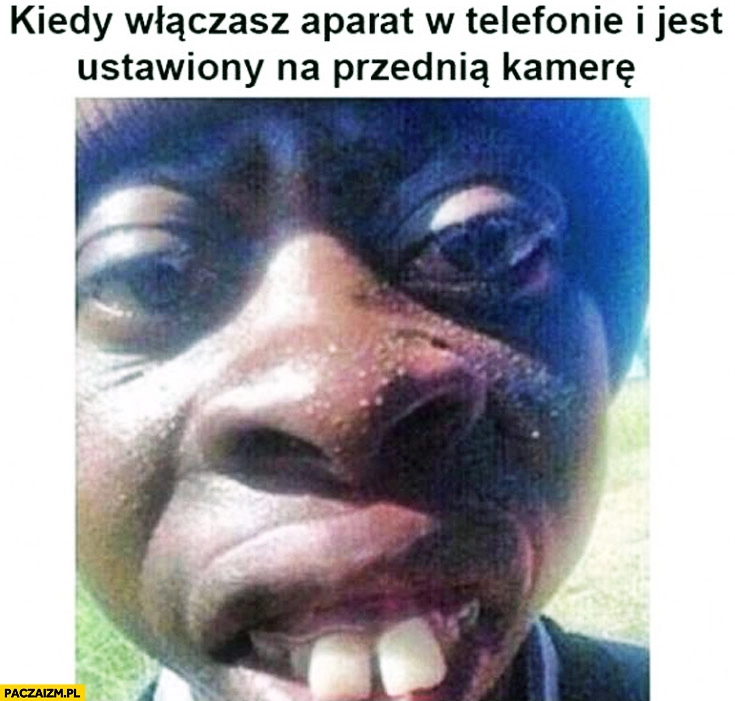 
    Kiedy włączasz aparat w telefonie i jest ustawiony na przednią kamerę