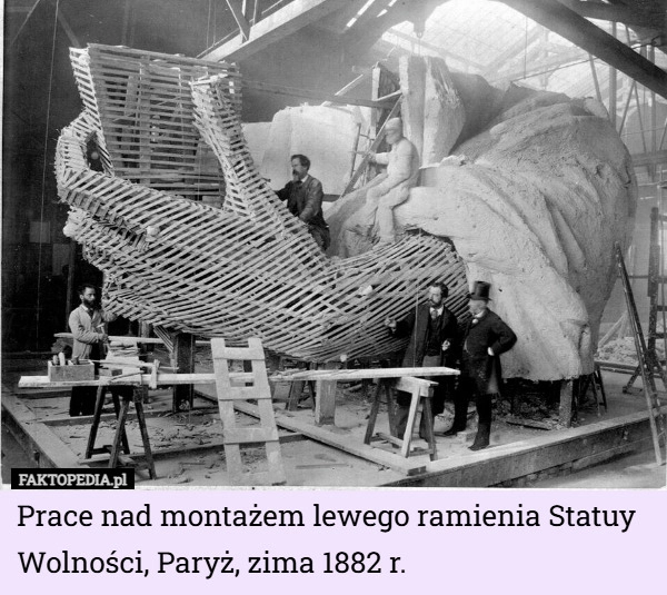 
    Prace nad montażem lewego ramienia Statuy Wolności, Paryż, zima 1882 r.