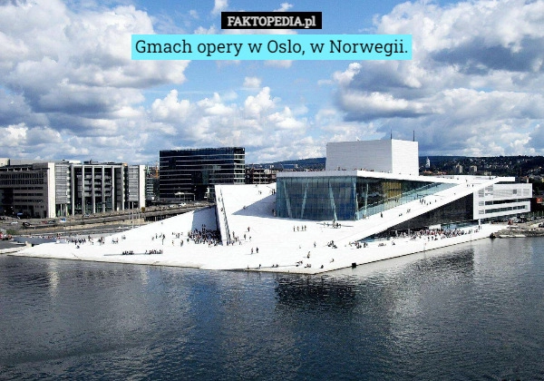 
    Gmach opery w Oslo, w Norwegii.