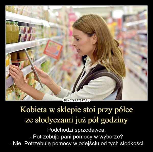
    Kobieta w sklepie stoi przy półce ze słodyczami już pół godziny