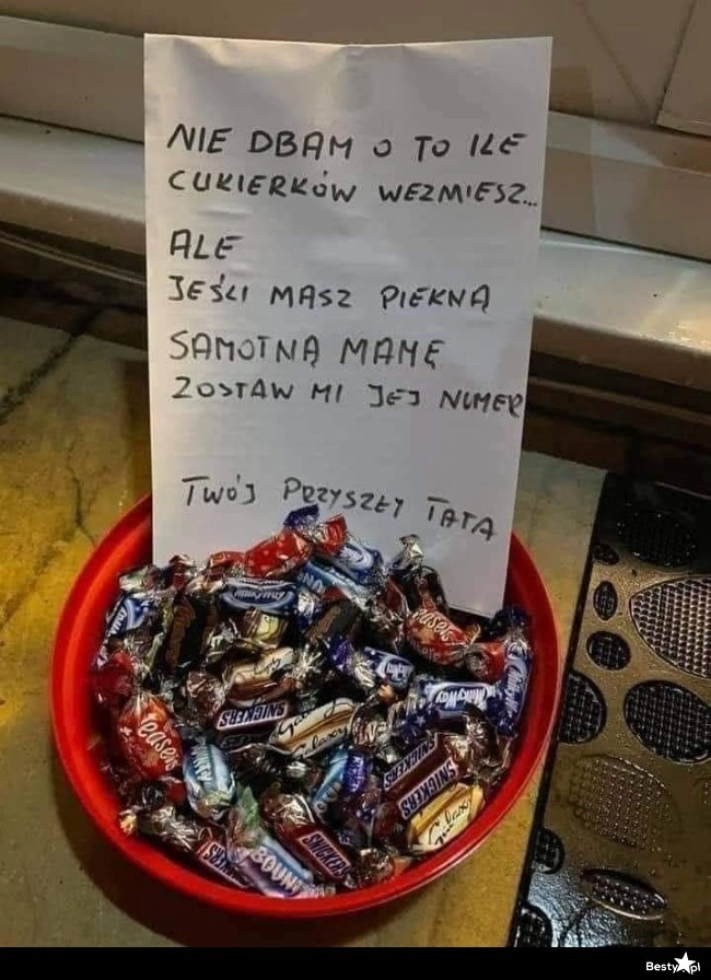 
    Skorzystał z okazji Halloween 