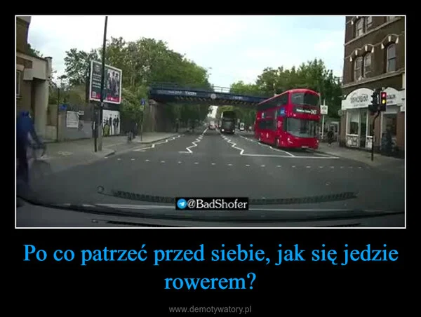 
    Po co patrzeć przed siebie, jak się jedzie rowerem?