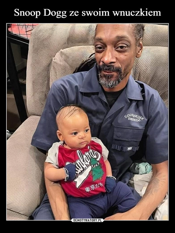 
    Snoop Dogg ze swoim wnuczkiem