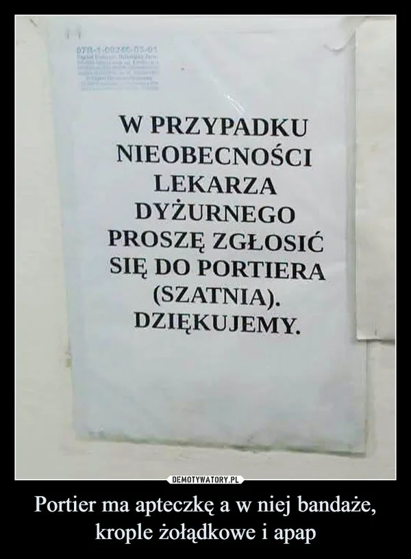 
    Portier ma apteczkę a w niej bandaże, krople żołądkowe i apap