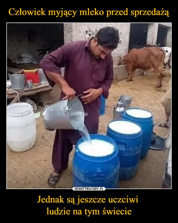 
    Człowiek myjący mleko przed sprzedażą Jednak są jeszcze uczciwi ludzie na tym świecie