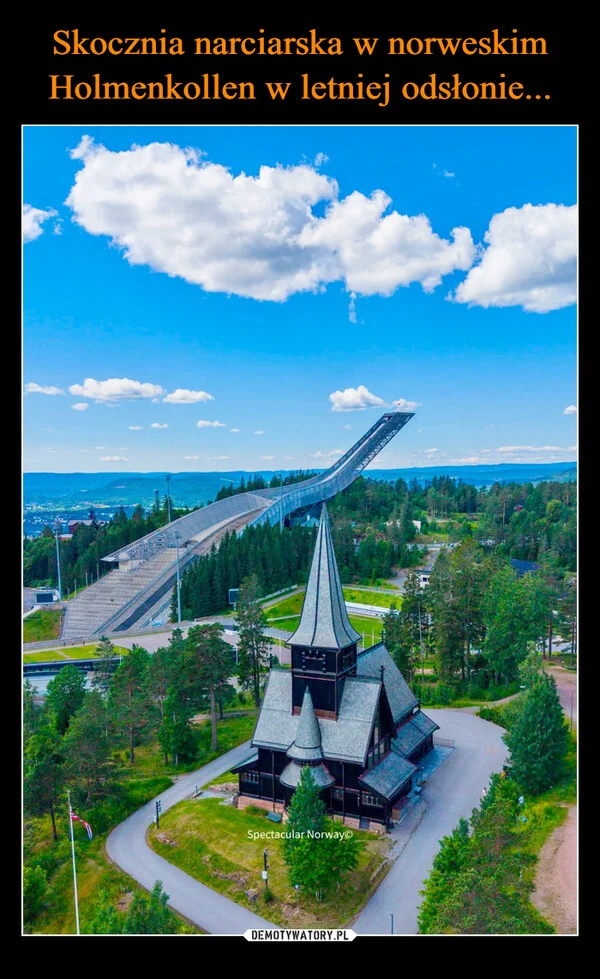 
    Skocznia narciarska w norweskim Holmenkollen w letniej odsłonie...