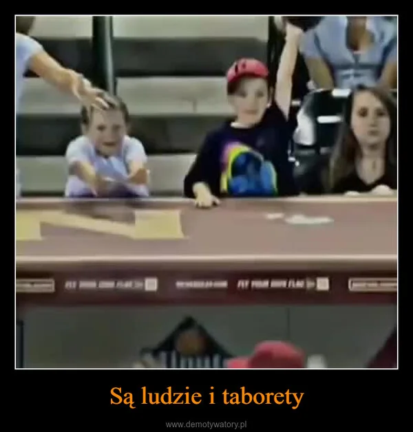 
    Są ludzie i taborety