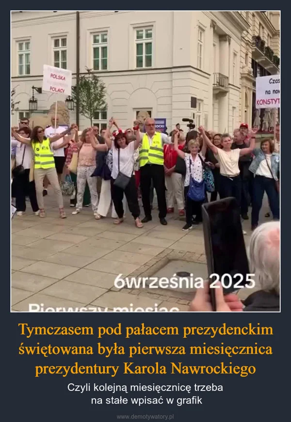 
    Tymczasem pod pałacem prezydenckim świętowana była pierwsza miesięcznica prezydentury Karola Nawrockiego