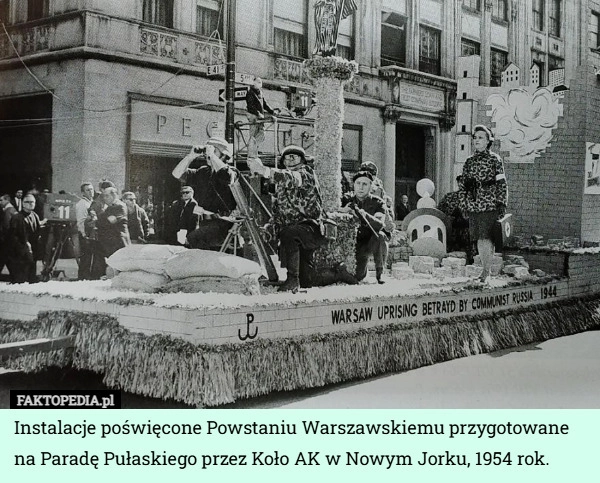 
    Instalacje poświęcone Powstaniu Warszawskiemu przygotowane na Paradę Pułaskiego...