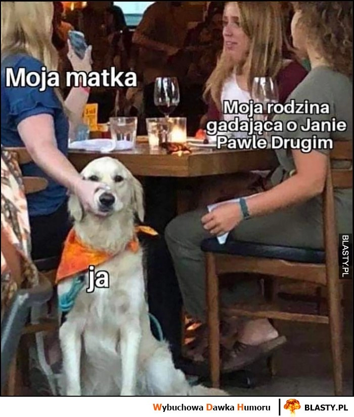 
    Moja rodzina gadająca o Janie Pawle II, moja matka trzyma mnie za pysk ja