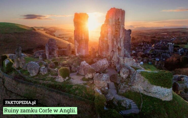 
    Ruiny zamku Corfe w Anglii.