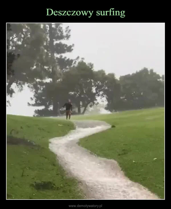 
    Deszczowy surfing