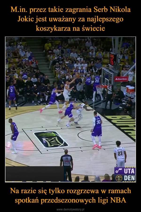 M.in. przez takie zagrania Serb Nikola Jokic jest uważany za najlepszego koszykarza na świecie Na razie się tylko rozgrzewa w ramach spotkań przedsezonowych ligi NBA
