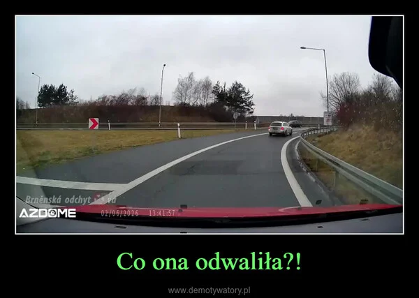 
    Co ona odwaliła?!