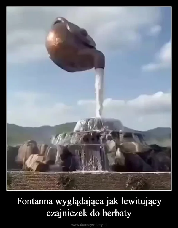 
    Fontanna wyglądająca jak lewitujący czajniczek do herbaty