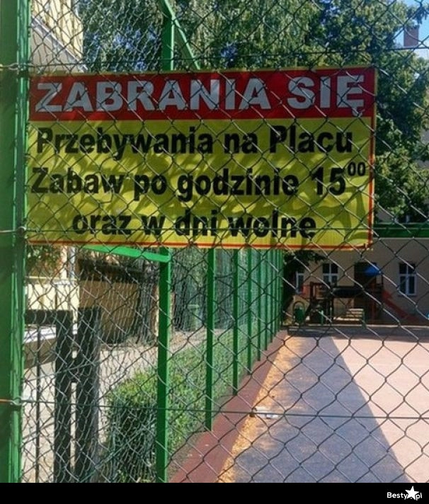 
    Fajny ten plac zabaw, taki nie za bardzo przyjazny dzieciom 