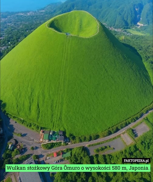 
    Wulkan stożkowy Góra Ōmuro o wysokości 580 m, Japonia.