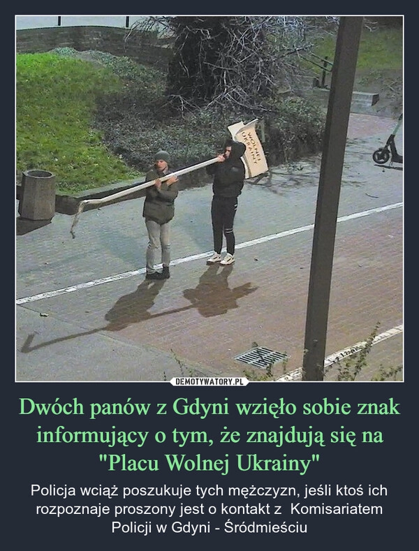 
    Dwóch panów z Gdyni wzięło sobie znak informujący o tym, że znajdują się na "Placu Wolnej Ukrainy"