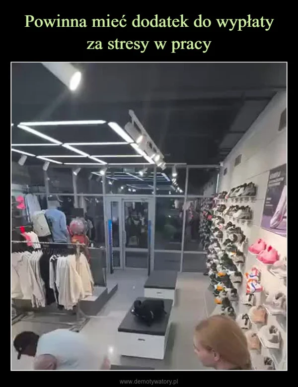 
    Powinna mieć dodatek do wypłaty za stresy w pracy