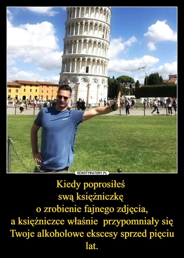 
    Kiedy poprosiłeś 
swą księżniczkę 
o zrobienie fajnego zdjęcia,
a księżniczce właśnie  przypomniały się Twoje alkoholowe ekscesy sprzed pięciu lat.