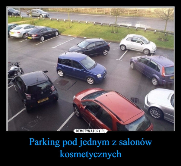 
    Parking pod jednym z salonów kosmetycznych