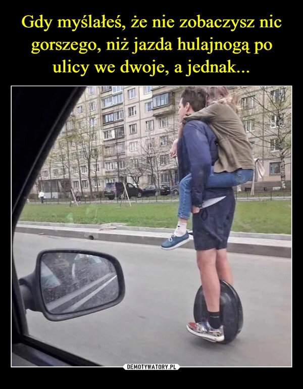 
    Gdy myślałeś, że nie zobaczysz nic gorszego, niż jazda hulajnogą po ulicy we dwoje, a jednak...