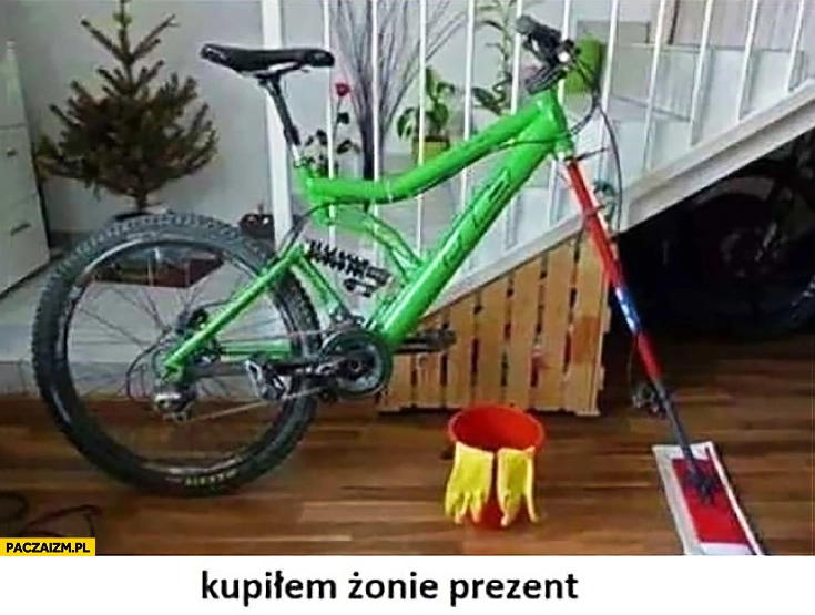 
    Kupiłem żonie prezent rower z mopem do mycia podłóg
