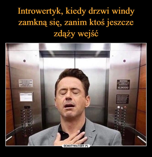 
    Introwertyk, kiedy drzwi windy zamkną się, zanim ktoś jeszcze zdąży wejść