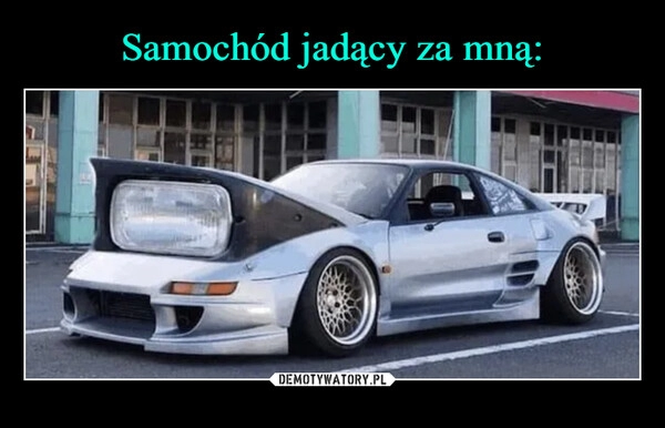 
    Samochód jadący za mną: