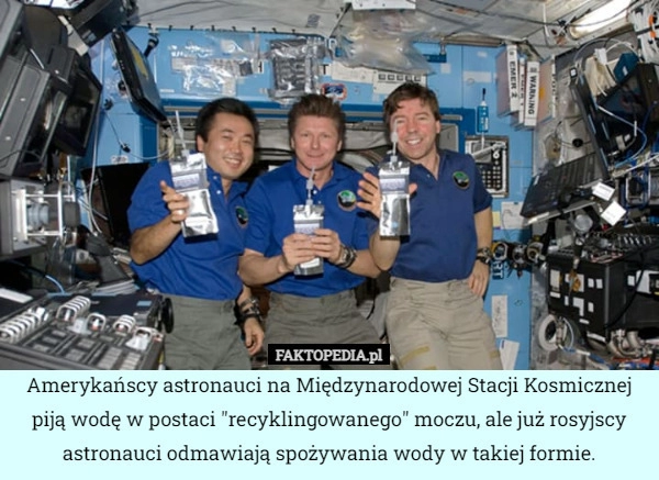 
    
			Amerykańscy astronauci na Międzynarodowej Stacji Kosmicznej piją wodę w					