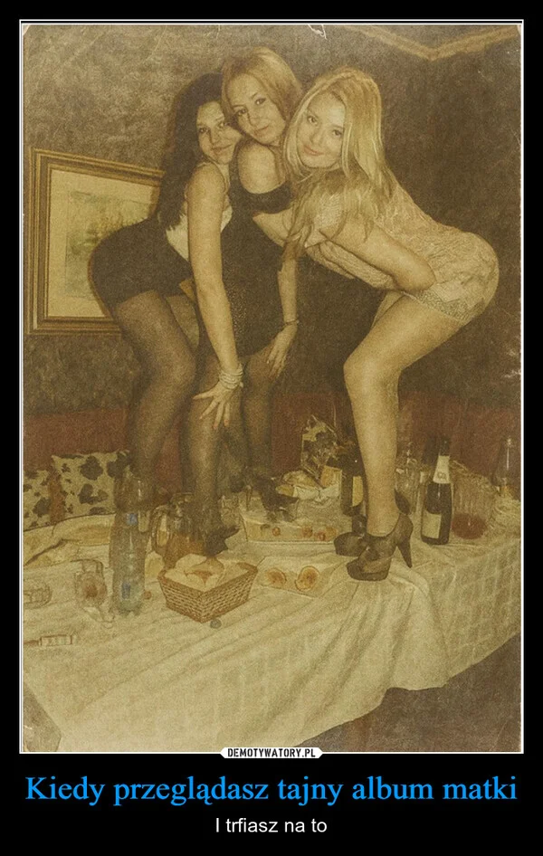 
    Kiedy przeglądasz tajny album matki