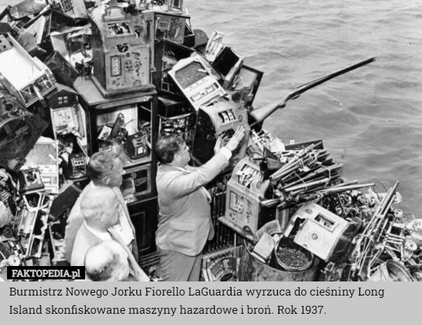 
    Burmistrz Nowego Jorku Fiorello LaGuardia wyrzuca do cieśniny Long Island