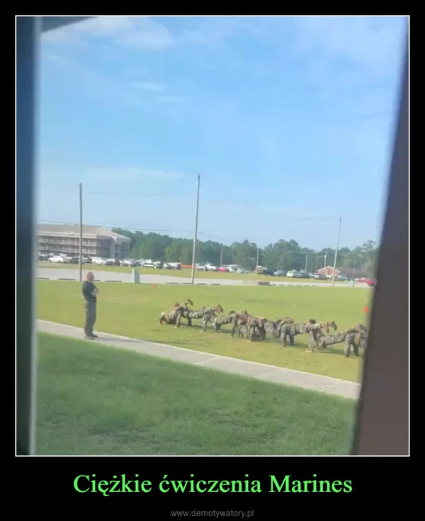 
    Ciężkie ćwiczenia Marines