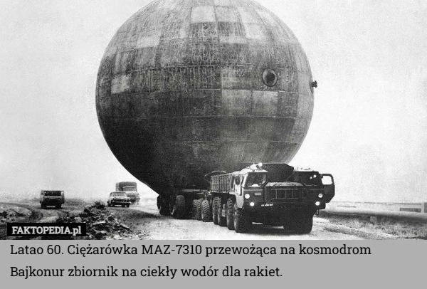 
    Latao 60. Ciężarówka MAZ-7310 przewożąca na kosmodrom Bajkonur zbiornik