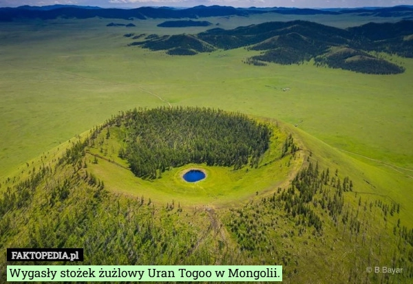
    Wygasły stożek żużlowy Uran Togoo w Mongolii.