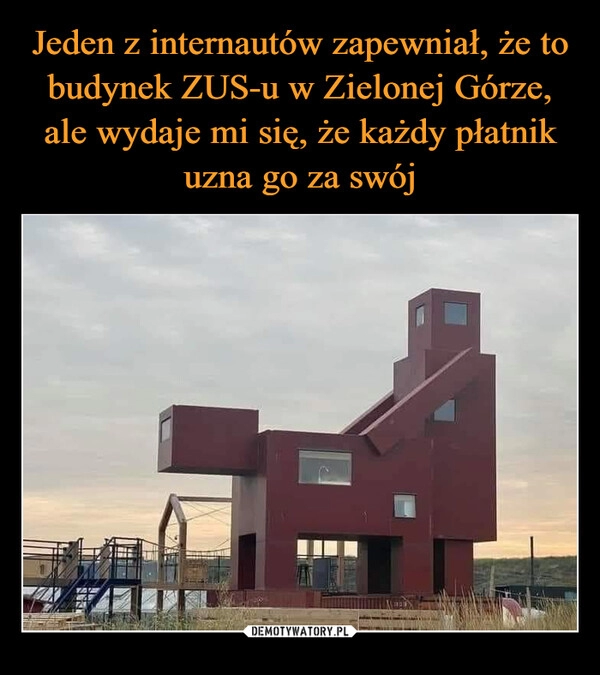 
    Jeden z internautów zapewniał, że to budynek ZUS-u w Zielonej Górze, ale wydaje mi się, że każdy płatnik uzna go za swój