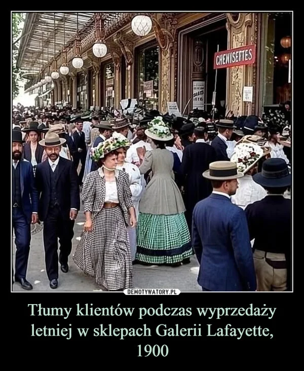 
    Tłumy klientów podczas wyprzedaży letniej w sklepach Galerii Lafayette, 1900