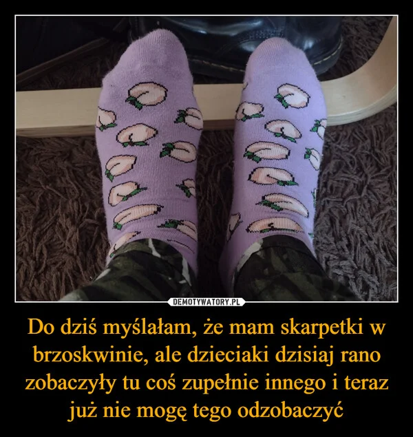 
    Do dziś myślałam, że mam skarpetki w brzoskwinie, ale dzieciaki dzisiaj rano zobaczyły tu coś zupełnie innego i teraz już nie mogę tego odzobaczyć