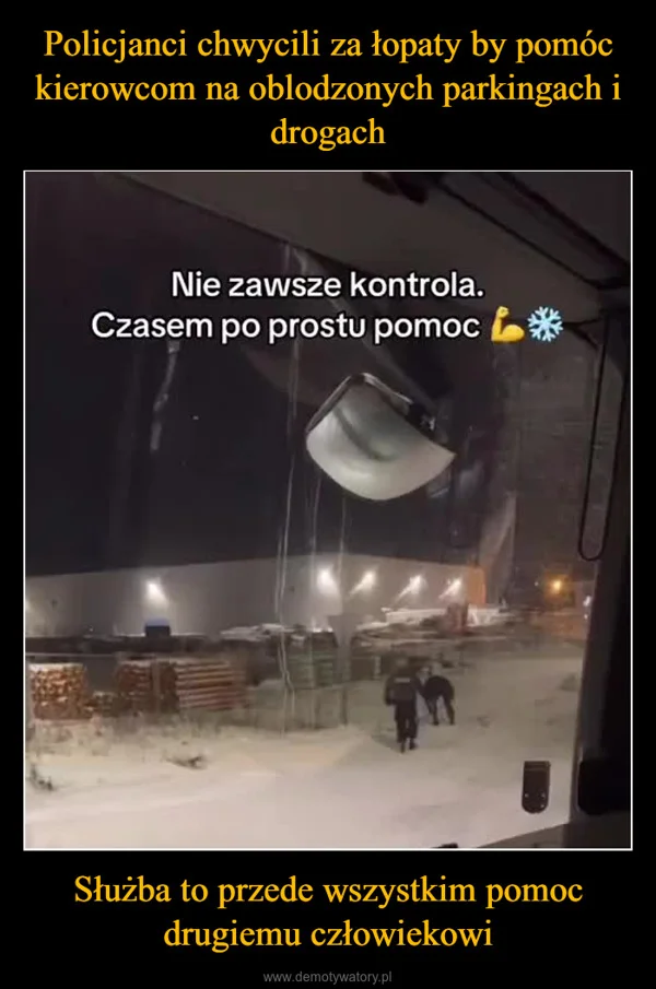 
    Policjanci chwycili za łopaty by pomóc kierowcom na oblodzonych parkingach i drogach Służba to przede wszystkim pomoc drugiemu człowiekowi