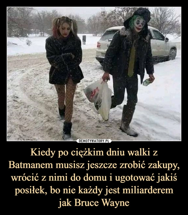 
    
Kiedy po ciężkim dniu walki z Batmanem musisz jeszcze zrobić zakupy, wrócić z nimi do domu i ugotować jakiś posiłek, bo nie każdy jest miliarderem jak Bruce Wayne 